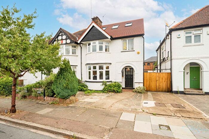 5 Bedroom Semi Detached House For Sale In Wentworth Park, Finchley, N3