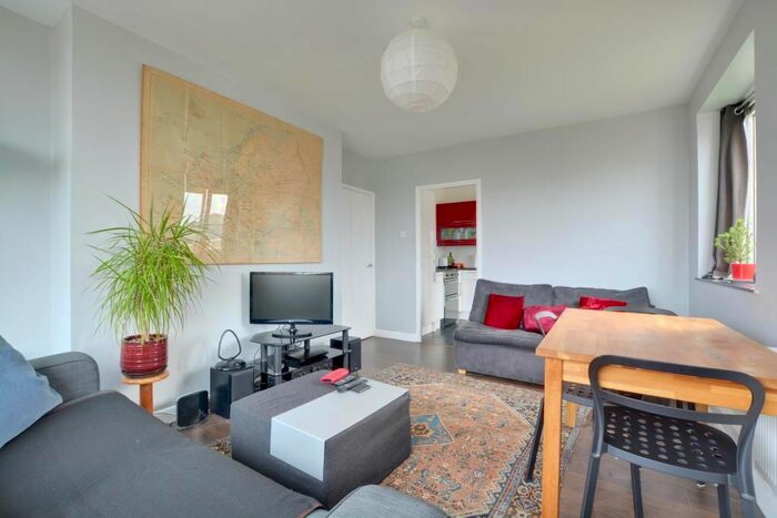 2 Bedroom Flat To Rent In Casterbridge Road, Blackheath, London, SE3