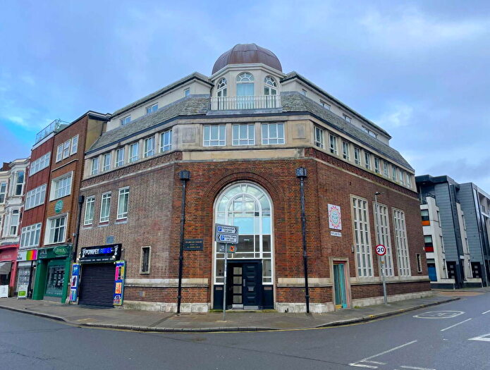 2 Bedroom Flat For Sale In Isabelle Court, Osborne Road, Southsea, PO5