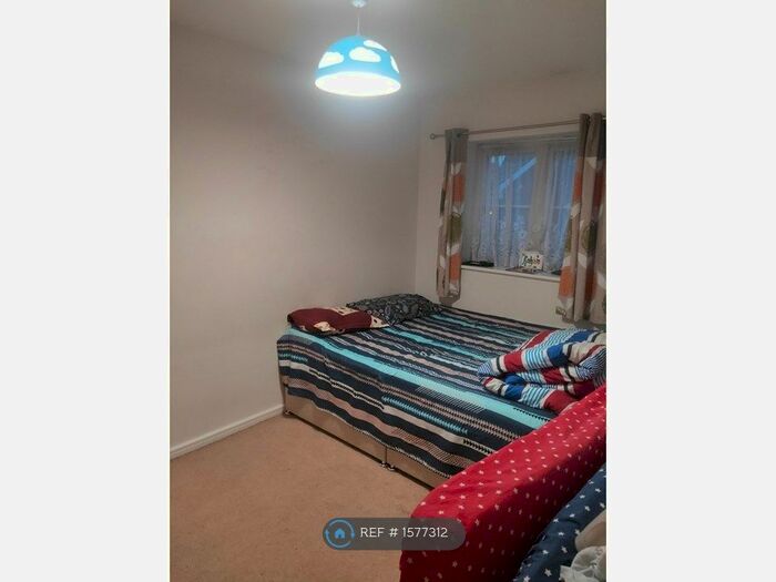 3 Bedroom Terraced House To Rent In Kerswell Close, Slough, SL2