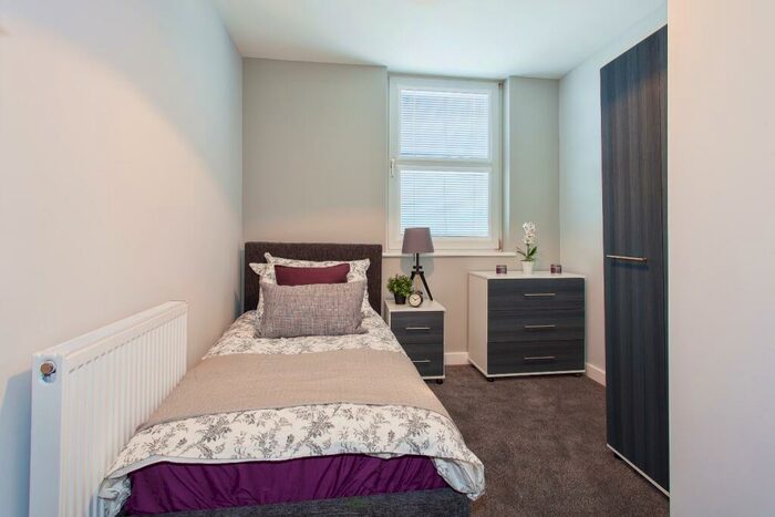 1 Bedroom End Of Terrace House To Rent In High Street North, Dunstable, Bedfordshire, LU6