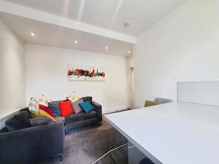 3 Bedroom Flat To Rent In Grindlay Street, Edinburgh, EH3