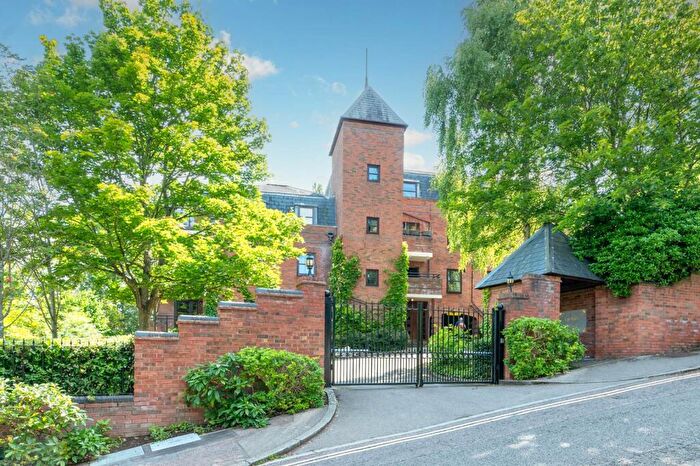 2 Bedroom Flat To Rent In Roxborough Park, Harrow, HA1