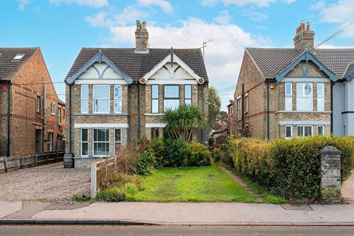 4 Bedroom Semi Detached House For Sale In Beccles Road, Oulton Broad South, NR33