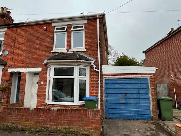 3 Bedroom House To Rent In Salem Street, Southampton, SO15