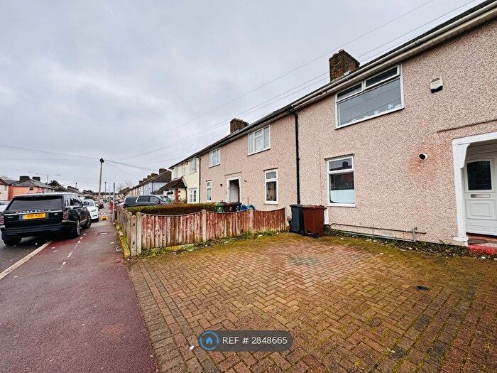 3 Bedroom Detached House To Rent In Rothwell Road, Dagenham, RM9