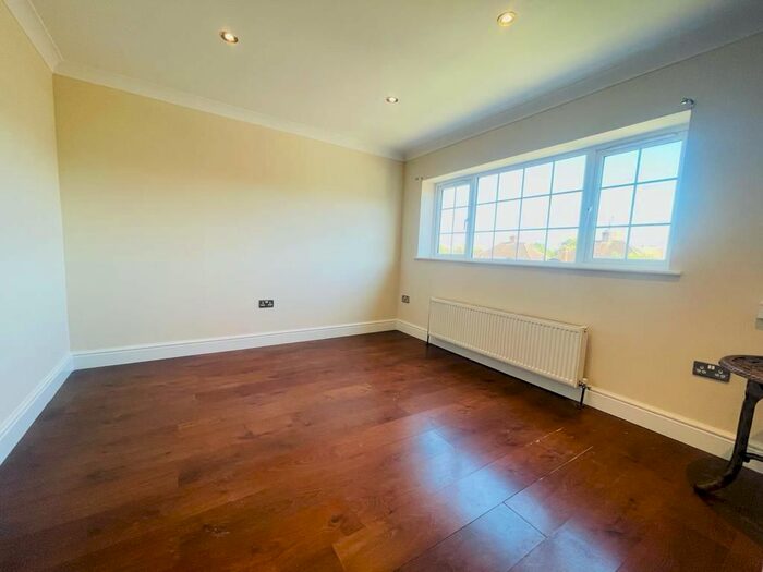 2 Bedroom Flat To Rent In Fellowes Close, Garston, Watford, WD25