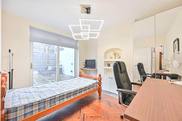 3 Bedroom Semi Detached House To Rent In Dollis Hill Avenue, Dollis Hill, London, NW2