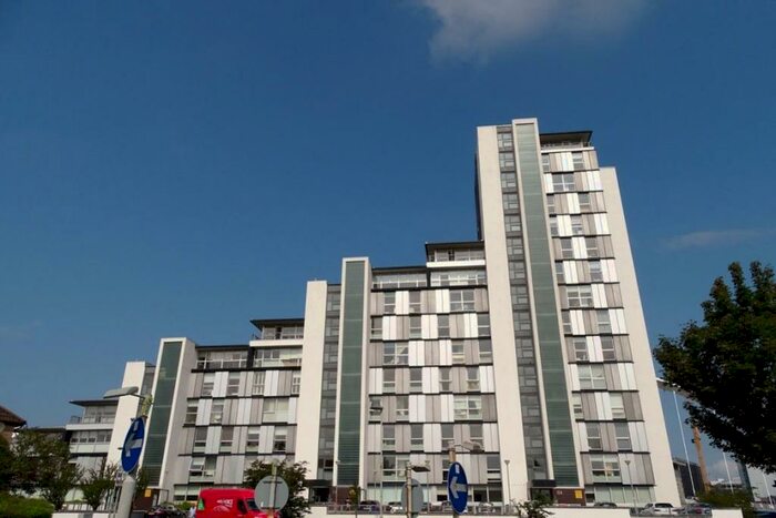 1 Bedroom Flat To Rent In Stunning Bed With Parking @ Mavisbank Gds, G51