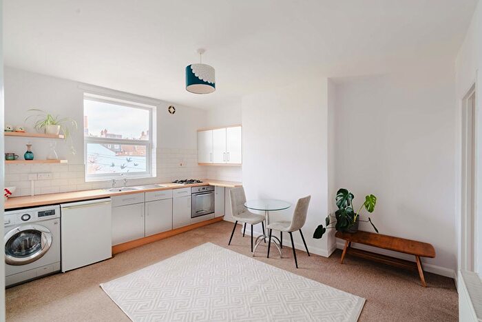 1 Bedroom Flat For Sale In York Road, Montpelier, Bristol, BS6