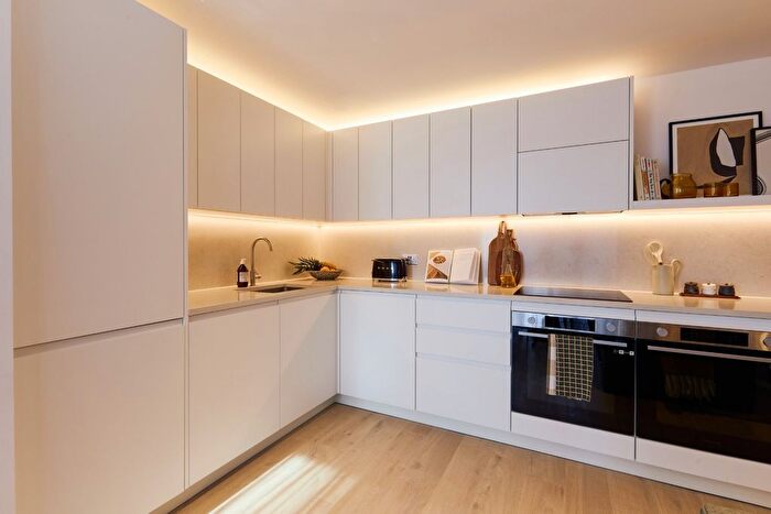 3 Bedroom Flat To Rent In New Drum Street, Liverpool Street, E1