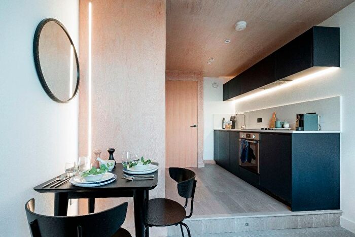 2 Bedroom Flat To Rent In Spinners Way, Manchester, M15