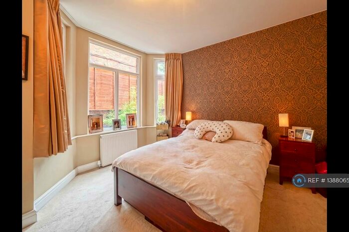 3 Bedroom Flat To Rent In Dean Road, London, NW2