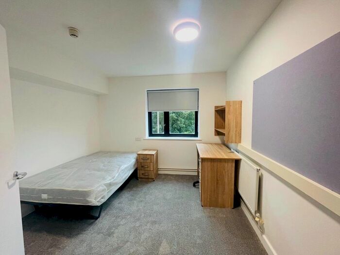 Studio To Rent In Laisteridge Lane, London, BD5