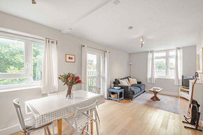 1 Bedroom Flat For Sale In Strathdon Drive, Earlsfield, SW17