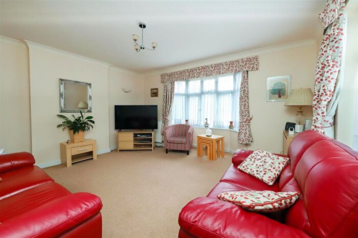 2 Bedroom Detached House For Sale In Royal Lane, Hillingdon, UB8