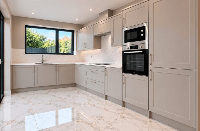 4 Bedroom Detached House To Rent In Friern Park, London, N12