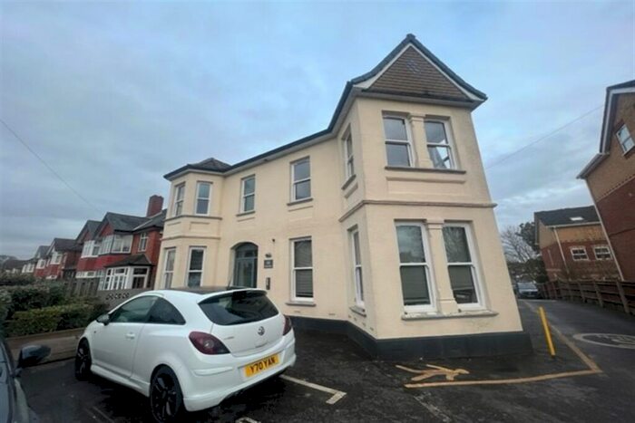 Flat To Rent In Peartree Avenue, Sholing, SO19