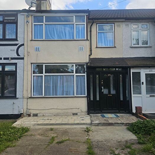 3 Bedroom Terraced House To Rent In Crow Lane, Romford, Essex, RM7