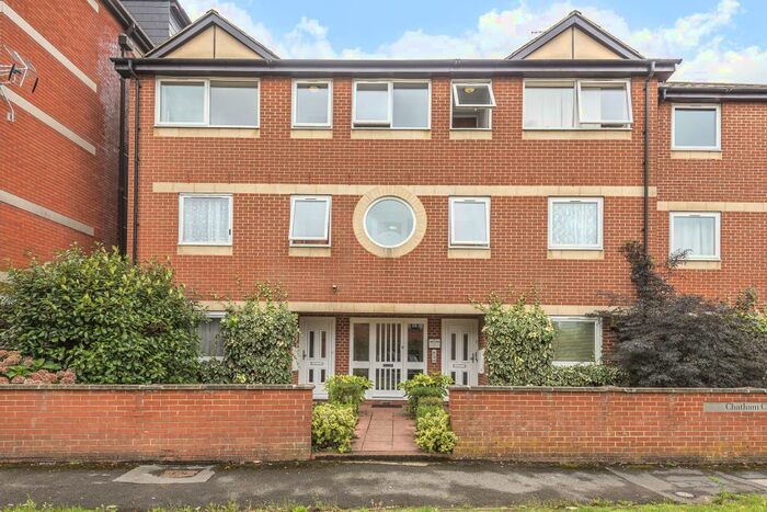 2 Bedroom Apartment To Rent In Slough, Berkshire, SL1