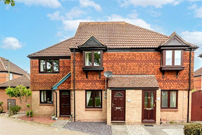 2 Bedroom Terraced House For Sale In Washford Glen, Didcot, Oxfordshire, OX11