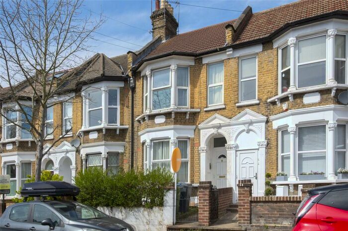 2 Bedroom Flat To Rent In Grove Road, Walthamstow, London, E17