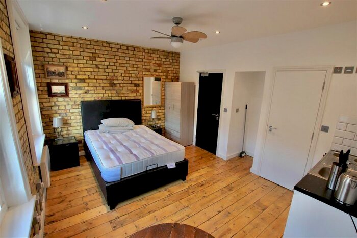 Studio To Rent In Goswell Road, London, EC1V