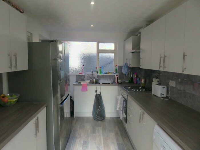 5 Bedroom Semi-Detached House To Rent In Harrington Drive, Nottingham, Nottinghamshire, NG7