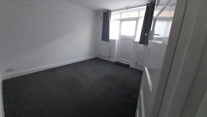 2 Bedroom Flat To Rent In Brighton Road, CR8