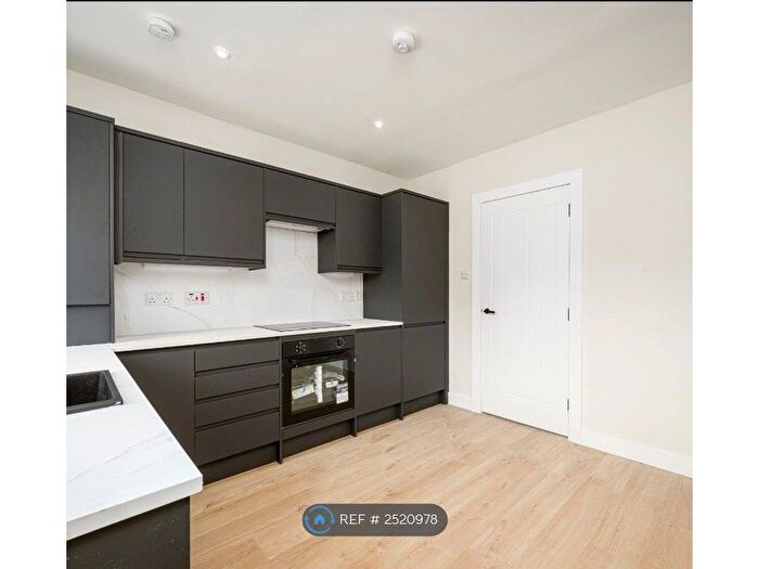 2 Bedroom Flat To Rent In Bruce Street, Dundee, DD3