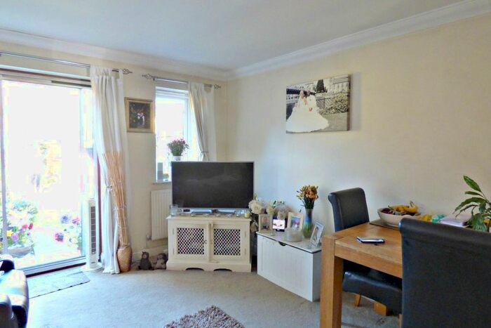 2 Bedroom Terraced House To Rent In Queens Acre, Queens Road, HP13