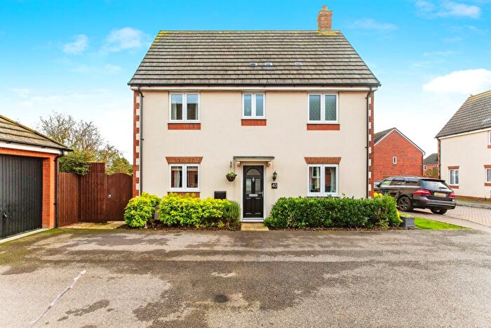 3 Bedroom Semi-Detached House For Sale In Chimney Crescent, Irthlingborough, Wellingborough, NN9