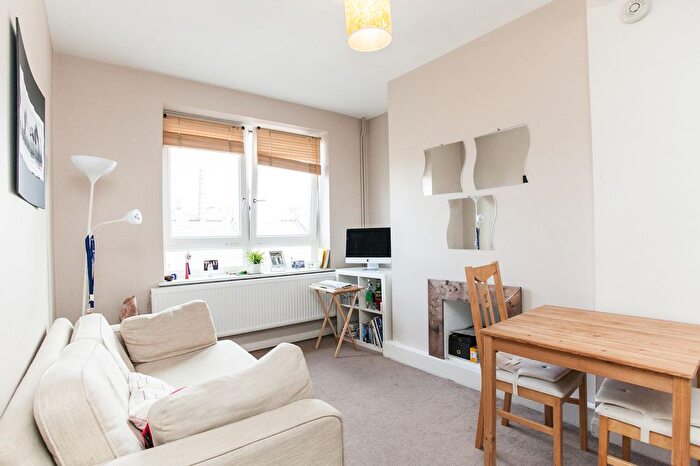 1 Bedroom Flat To Rent In Whites Grounds Estate, London, SE1