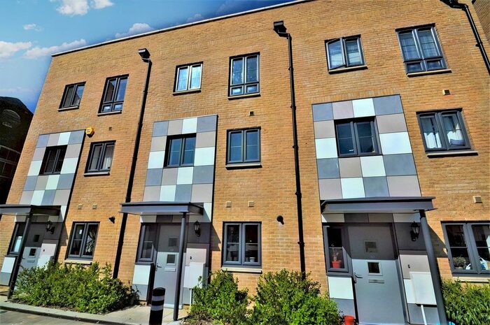 3 Bedroom Property To Rent In Samuel Peto Way, Ashford, TN24