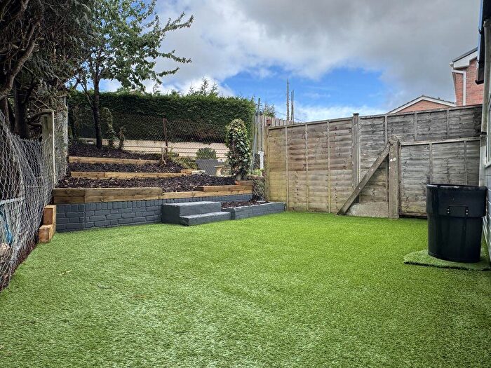3 Bedroom Semi-Detached House For Sale In Courtenay Close, Northport, Wareham, BH20 - Photo 6