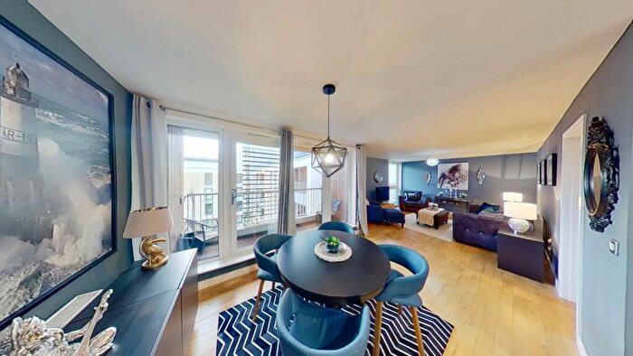 2 Bedroom Flat For Sale In Kimmerghame Terrace, Edinburgh, Midlothian, EH4