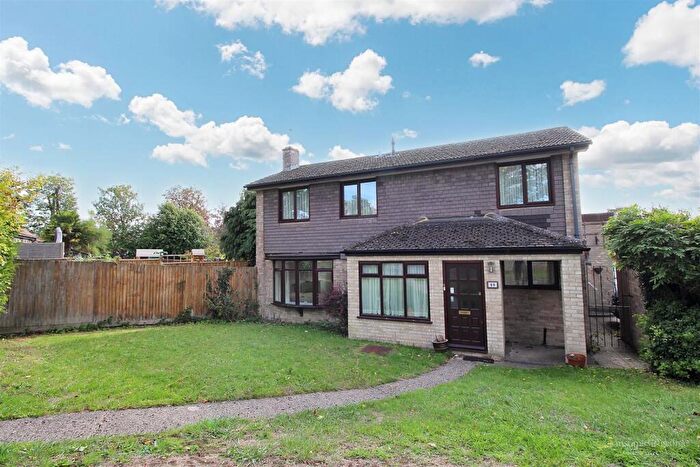 4 Bedroom Detached House For Sale In Fircroft Close, Tilehurst, Reading, RG31
