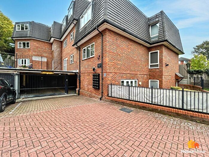 2 Bedroom Flat For Sale In Hospital Hill, Chesham, HP5