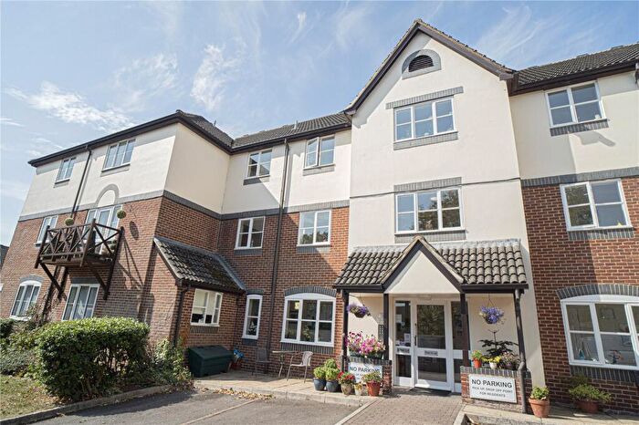 1 Bedroom Apartment For Sale In Marlborough Road, Old Town, Swindon, Wiltshire, SN3