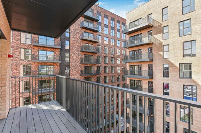 2 Bedroom Flat To Rent In Lundy Close, London, NW9