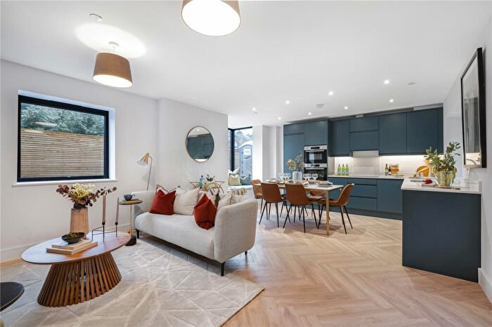 3 Bedroom End Of Terrace House For Sale In Burlington Road, Thornton Heath, CR7