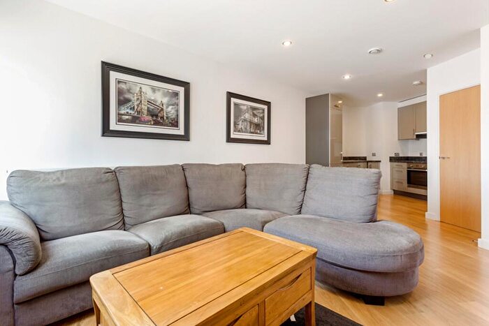 2 Bedroom Apartment To Rent In Coral Apartments, E14