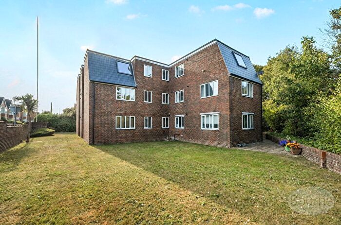 2 Bedroom Flat For Sale In North Road, Petersfield, Hampshire, GU32