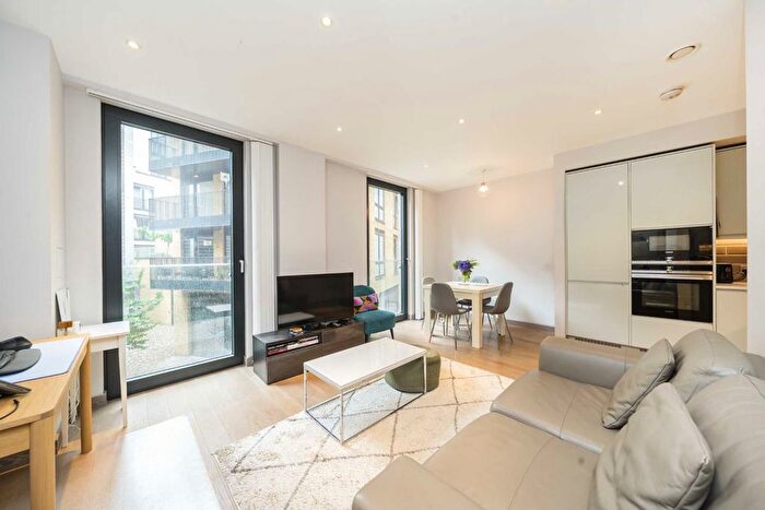 1 Bedroom Flat For Sale In Drapers Yard, Wandsworth, SW18