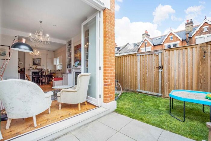 4 Bedroom Semi-Detached House To Rent In Waveney Avenue, Peckham Rye, SE15