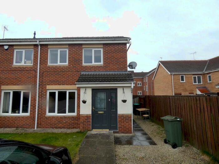 3 Bedroom Semi-Detached House To Rent In Scholars Way, Berry Hill, NG18