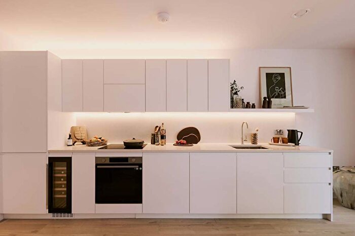 2 Bedroom Apartment To Rent In New Drum Street, Tower Hamlets, London, E1