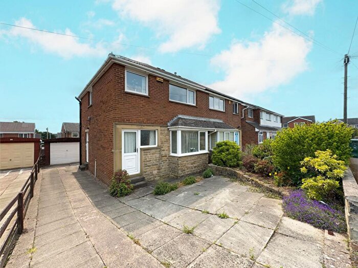 3 Bedroom Semi-Detached House For Sale In Meadow Park, Huddersfield, HD5