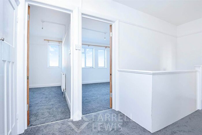 3 Bedroom Flat To Rent In London Road, Cheam, SM3