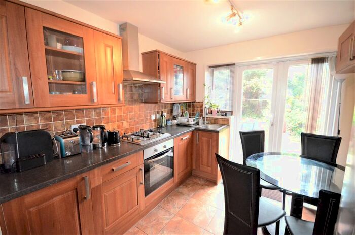 3 Bedroom End Of Terrace House To Rent In Bartelotts Road, Burnham, Slough, SL2